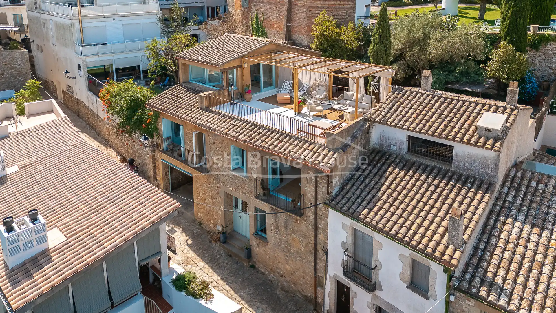 Country house with terrace for sale in Carrer Alzines