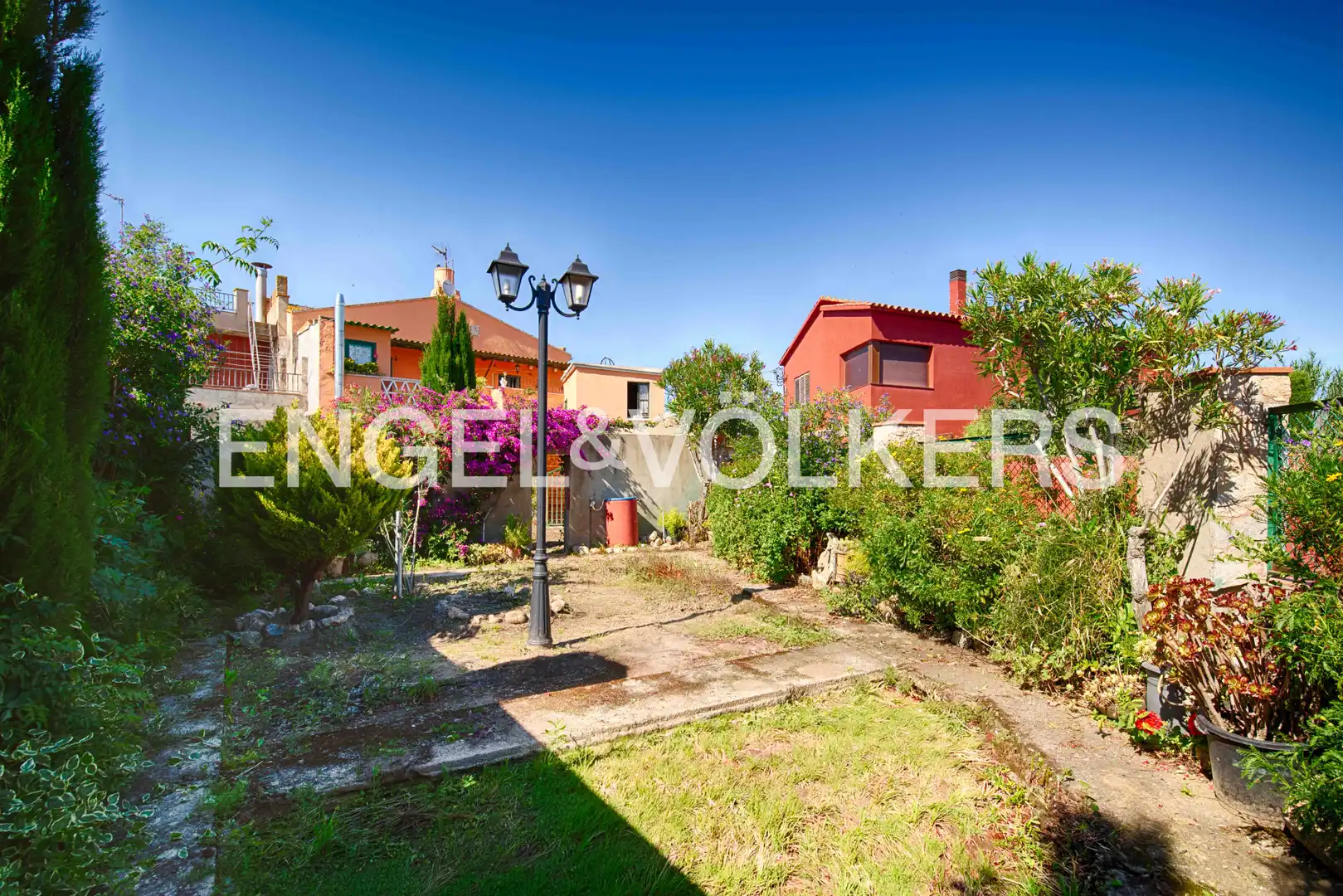 Casa adosada en venta en Garriguella con Calefacción, Jardín privado y Terraza
