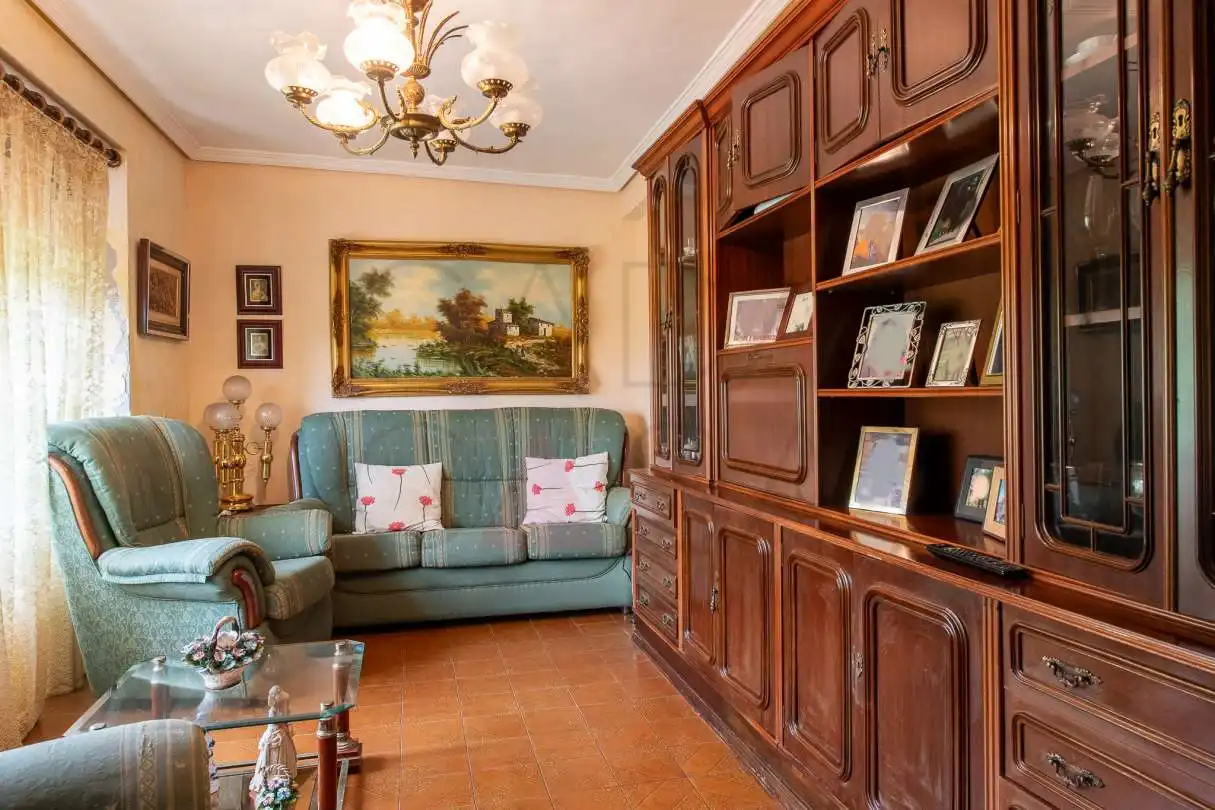 Sala d'estar de Casa o xalet en venda en Villaescusa (Cantabria)