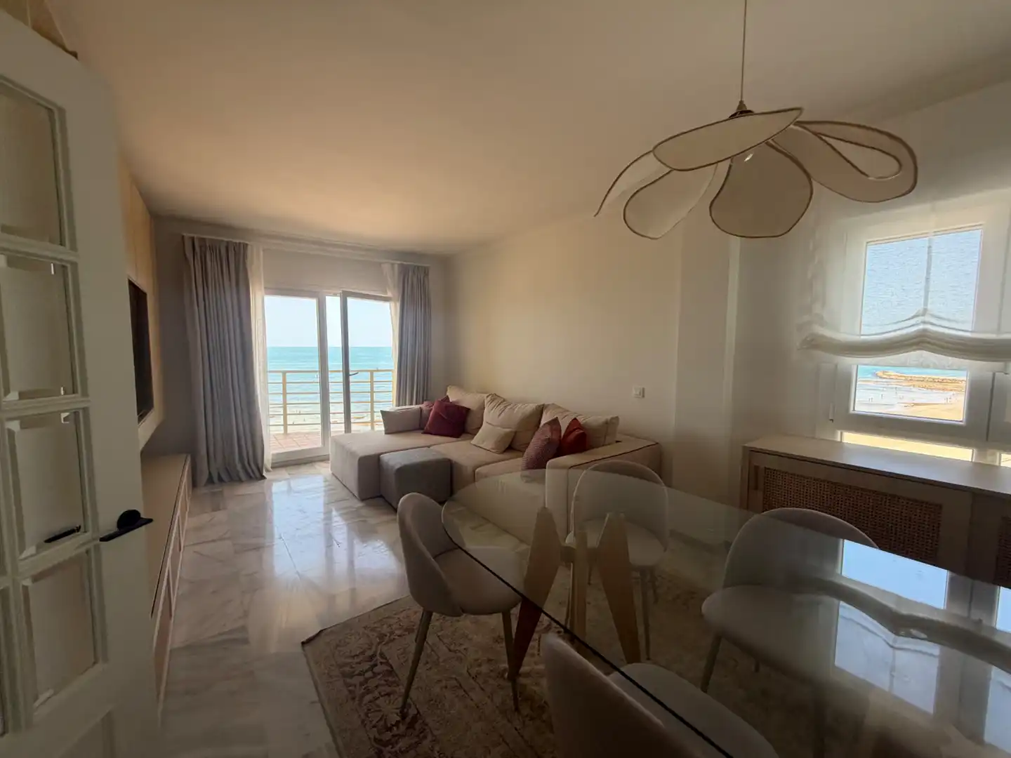 Living room of Flat for rent in Cádiz  with Air Conditioner, Terrace and Storage room