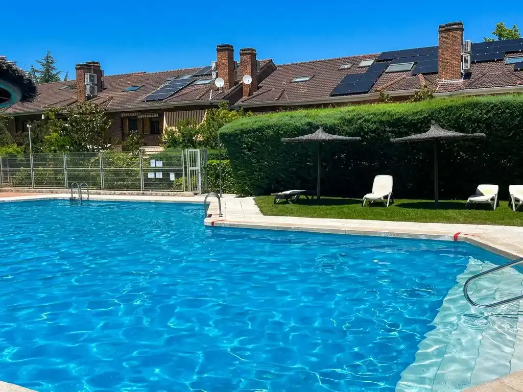 Piscina de Casa o xalet en venda en Majadahonda amb Aire condicionat i Piscina