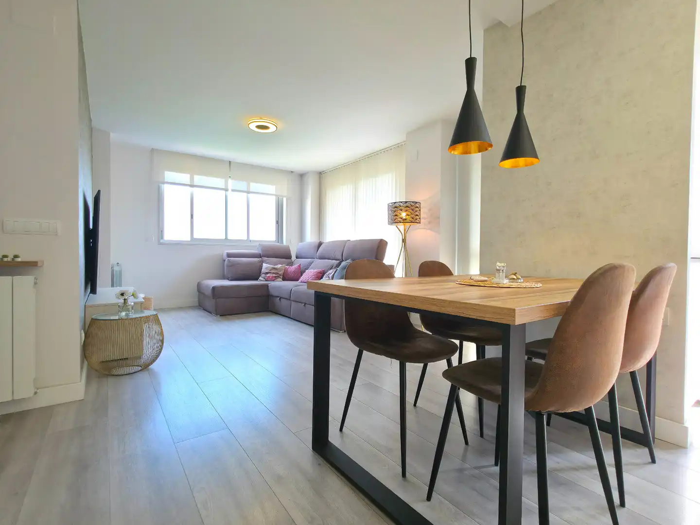 Sala de estar de Piso en venta en Sant Andreu de la Barca con Aire acondicionado, Calefacción y Parquet