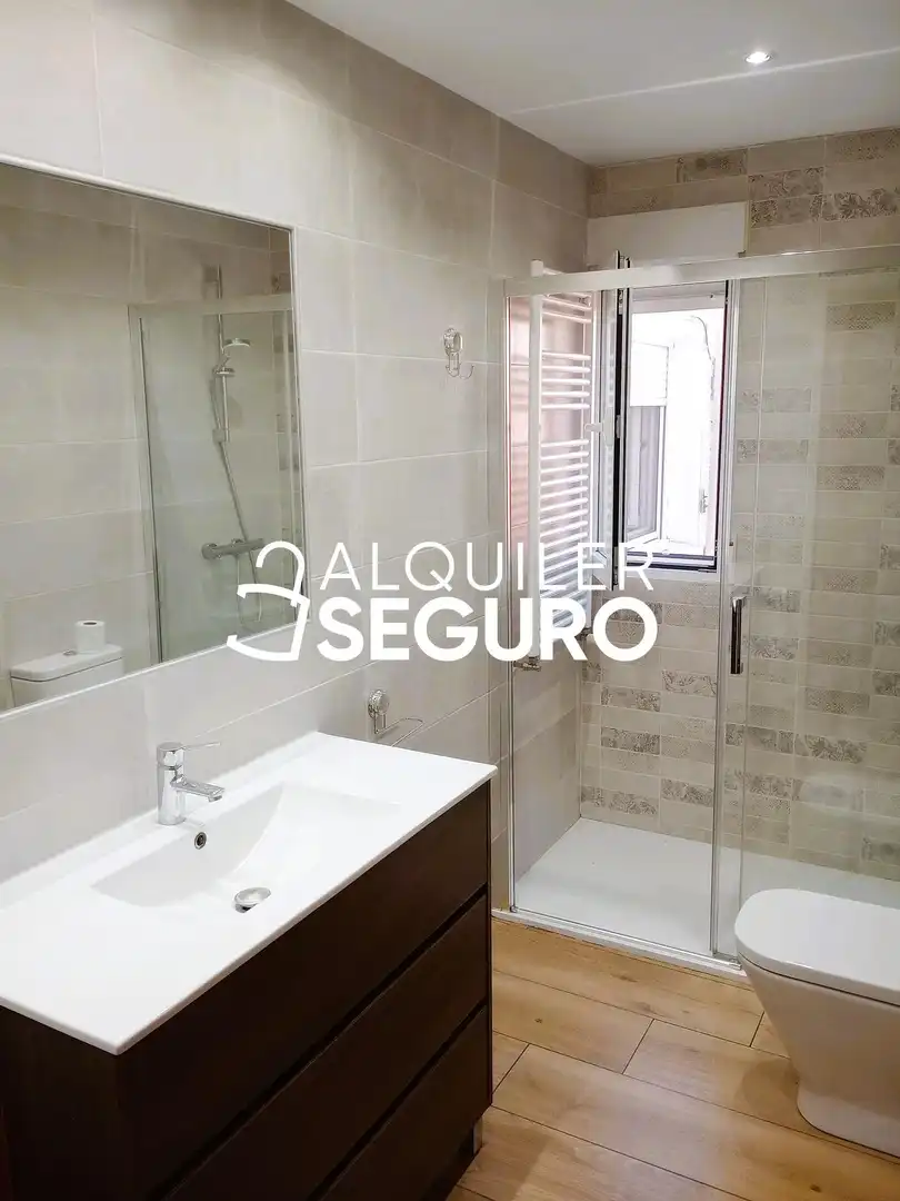 Baño de Casa o chalet de alquiler en Aldeamayor de San Martín con Aire acondicionado, Calefacción y Terraza