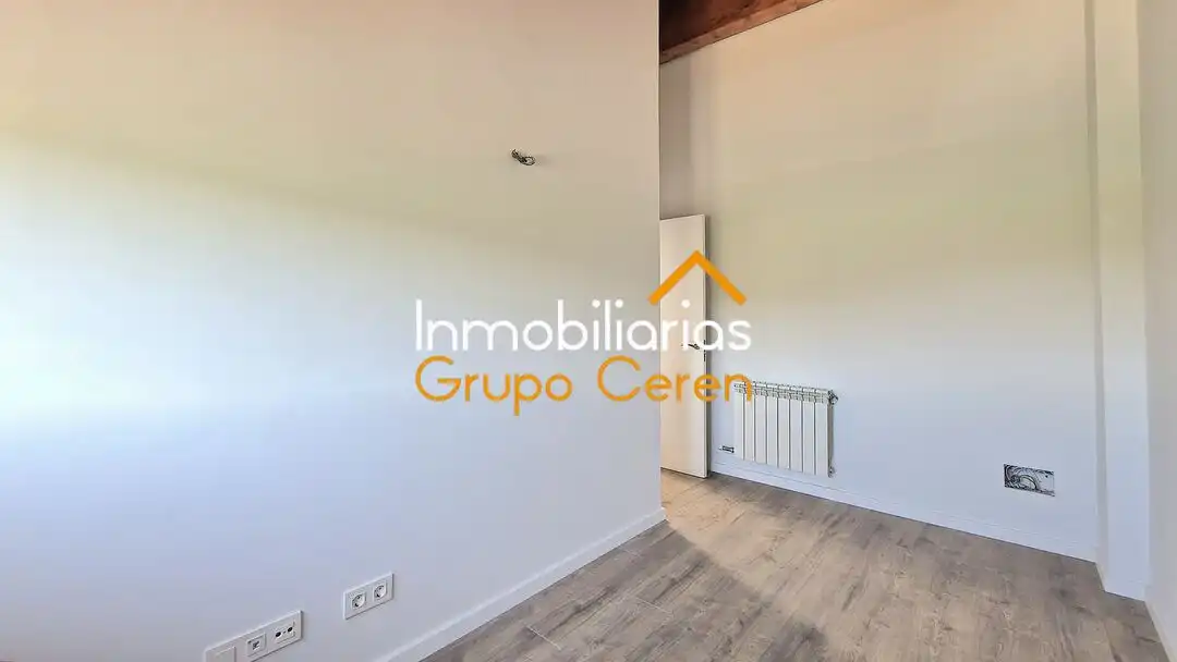 Vista exterior de Casa adosada en venda en Herramélluri amb Calefacció, Jardí privat i Terrassa