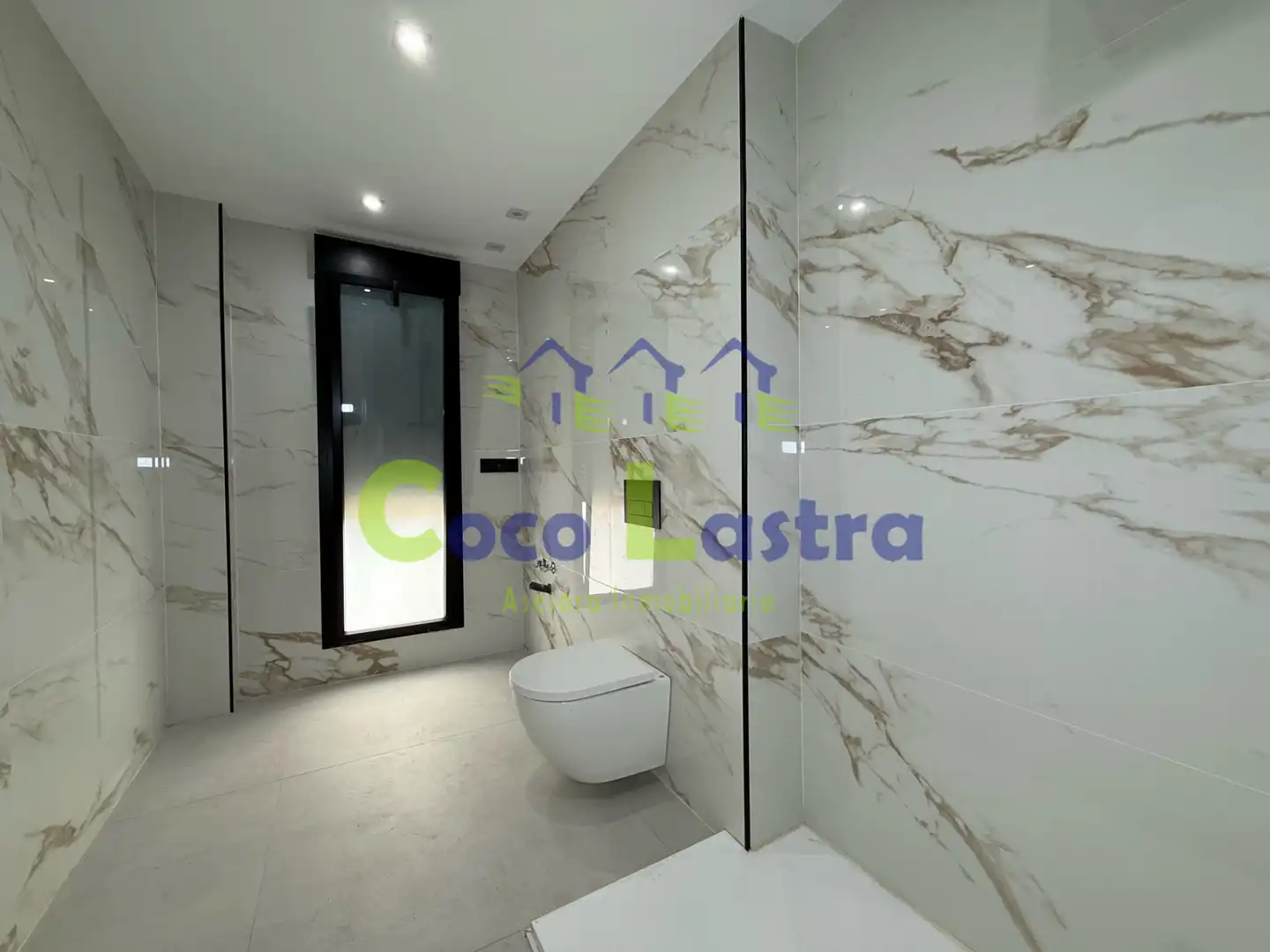 Badezimmer von Haus oder Chalet zum Verkauf in Villamayor mit Klimaanlage, Heizung und Privatgarten