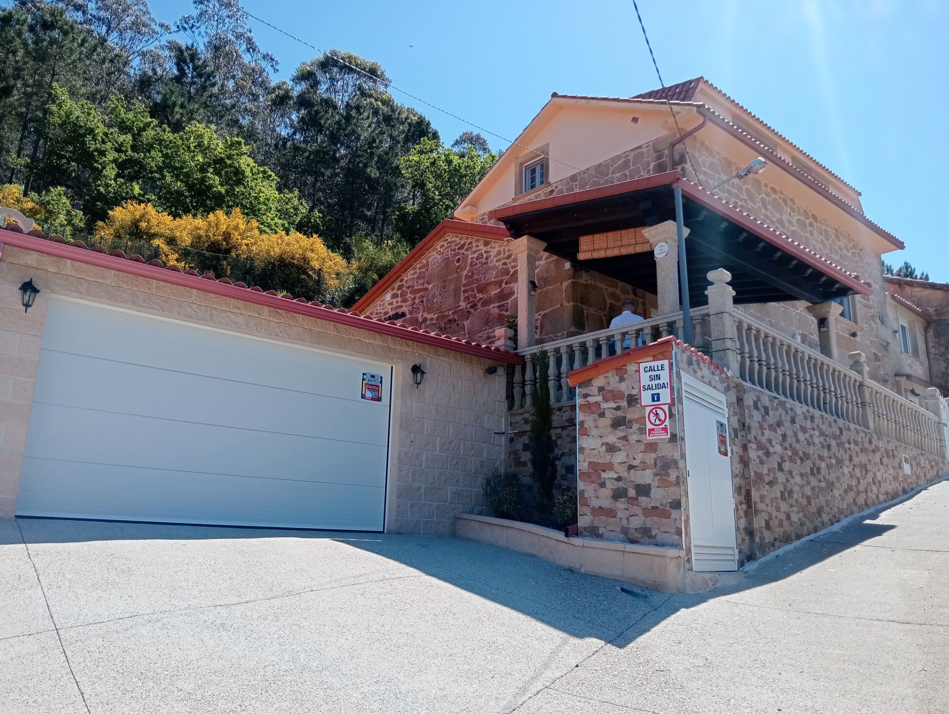 Vista exterior de Casa o xalet en venda en Muros amb Aire condicionat, Calefacció i Jardí privat