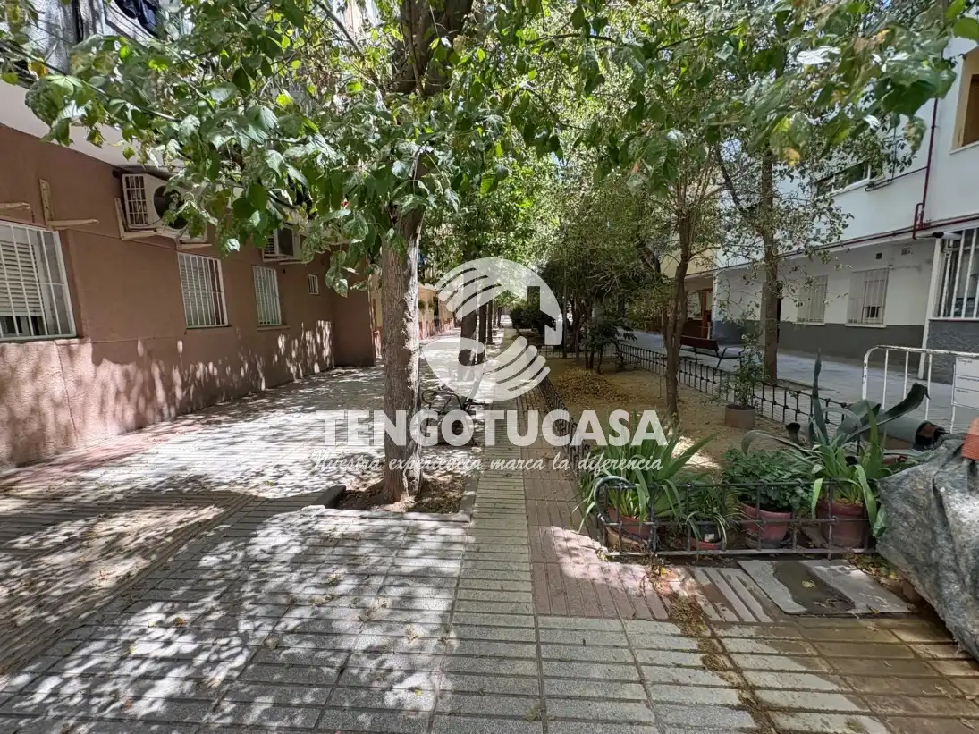 Vista exterior de Piso en venta en Madrid con Calefacción y Amueblado