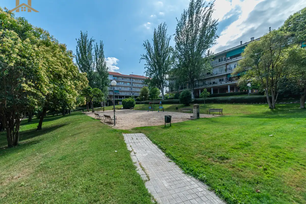 Parking de Piso en venta en Móstoles con Calefacción, Parquet y Terraza