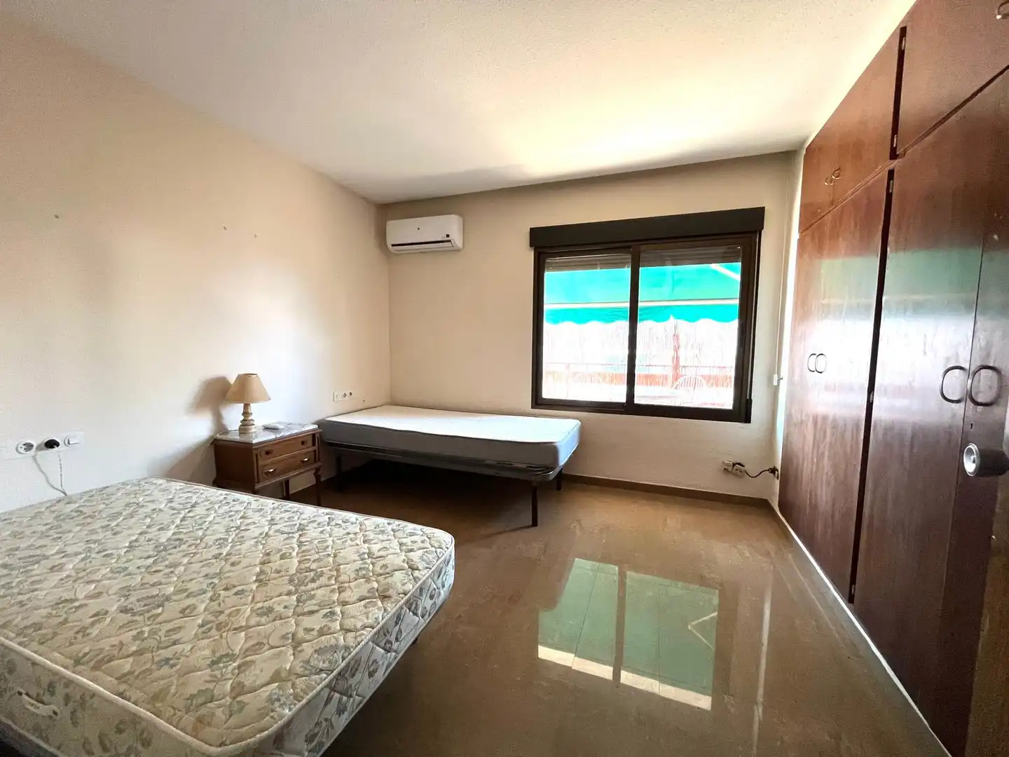 Habitación de Piso de alquiler en Valencia con Aire acondicionado, Amueblado y Balcón