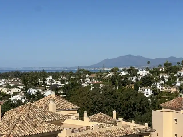 Außenansicht von Dachboden zum Verkauf in Marbella mit Klimaanlage, Heizung und Terrasse