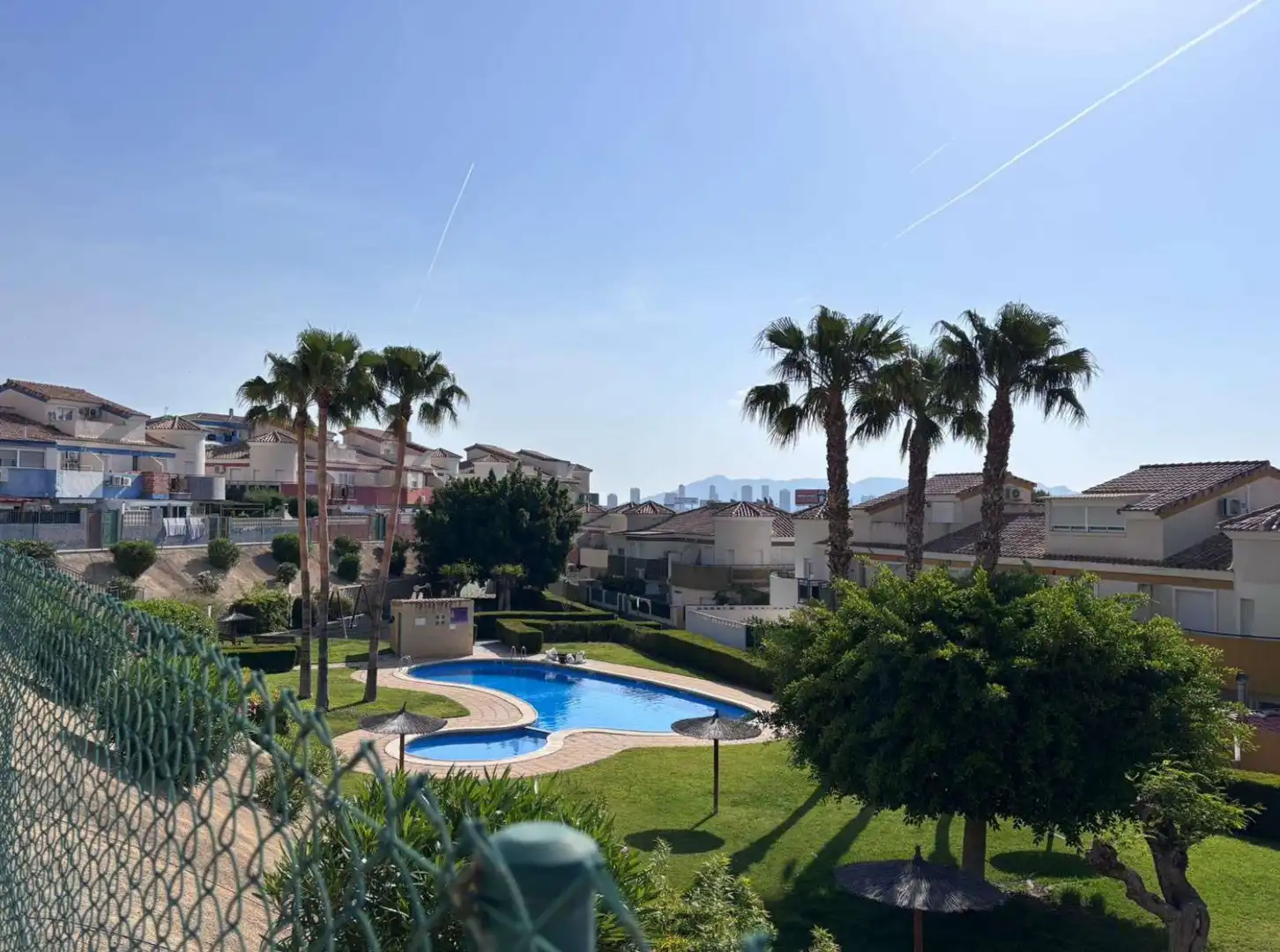 Casa aparellada en venda a Avda. Costa Blanca, imagen 2