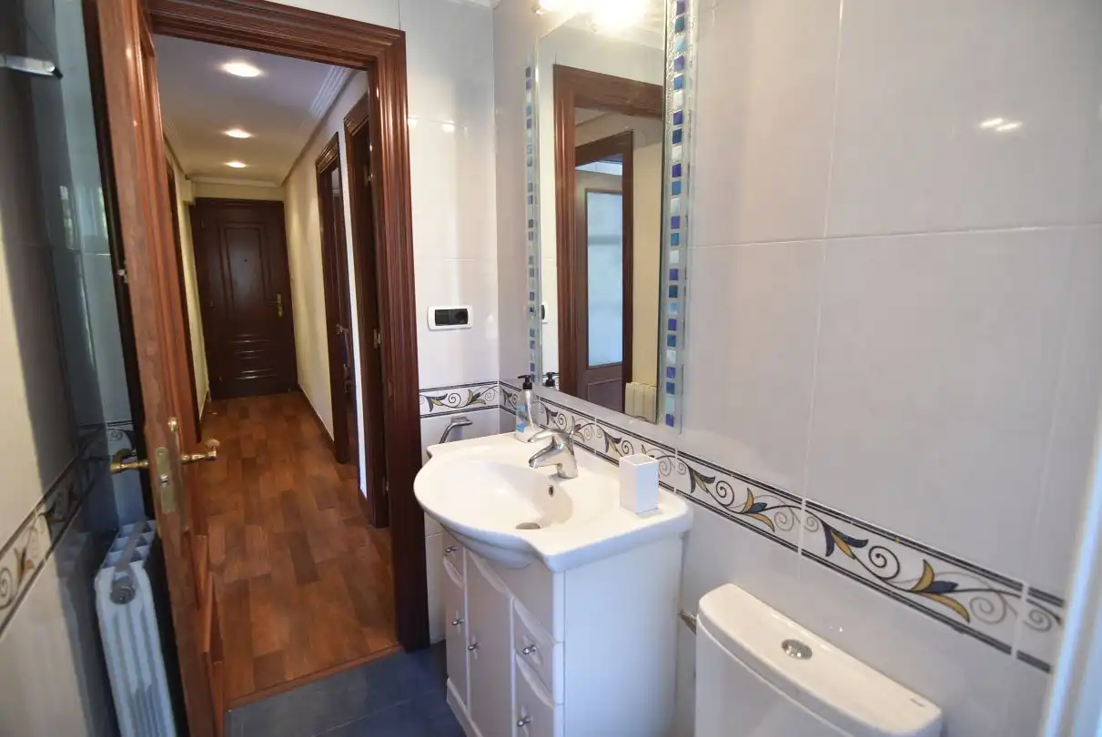 Badezimmer von Wohnung zum Verkauf in Bergara mit Heizung, Möbliert und Balkon
