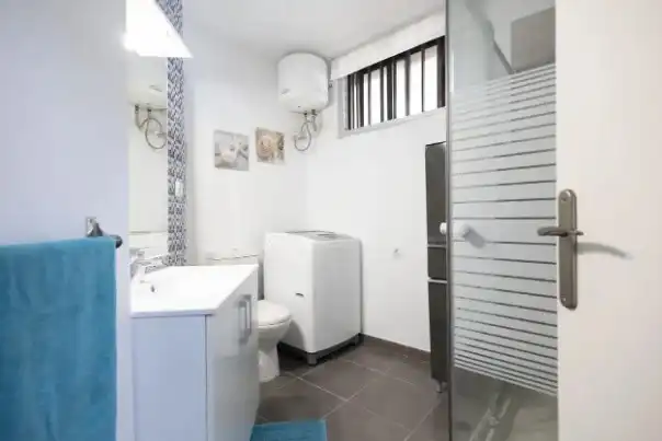 Baño de Piso en venta en Guayonje - Mesa del Mar