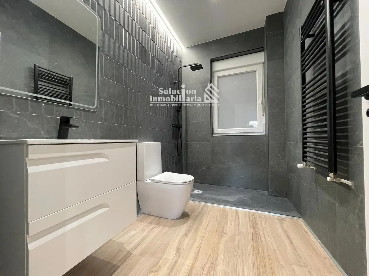 Bathroom of Flat for sale in Salamanca  with Heating and Terrace