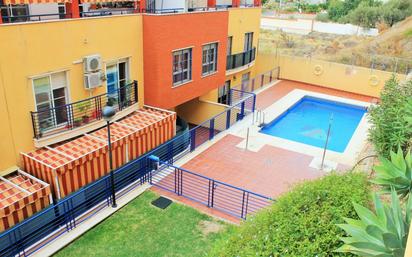 Piscina de Planta baixa en venda en Rincón de la Victoria amb Aire condicionat, Jardí privat i Terrassa