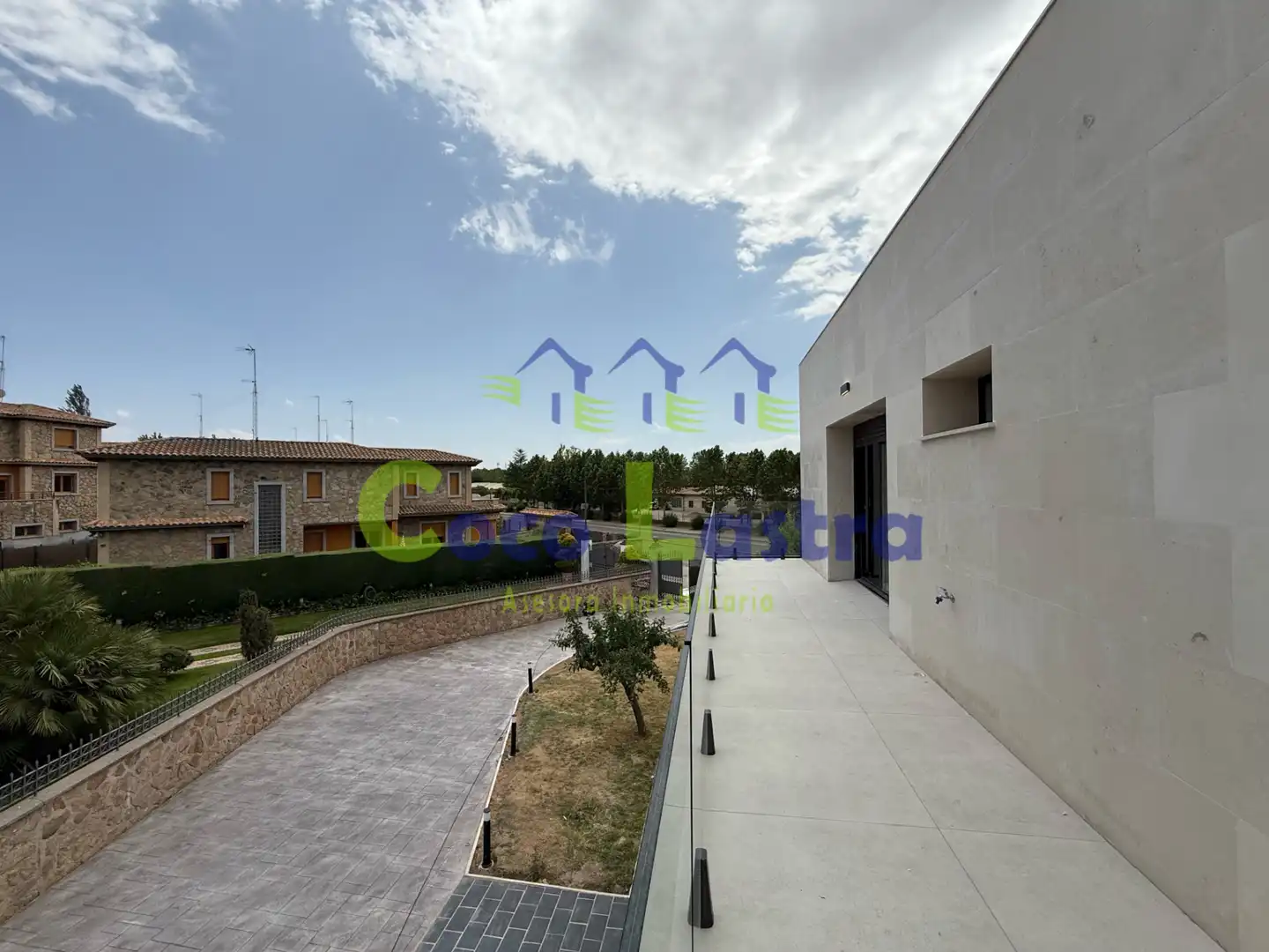 Terrasse von Haus oder Chalet zum Verkauf in Villamayor mit Klimaanlage, Heizung und Privatgarten