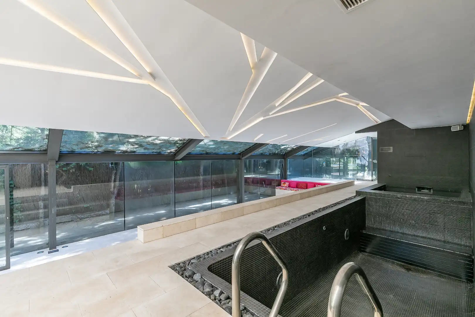Swimming pool of Houses for rent in Madrid  with Air Conditioner, Heating and Private garden