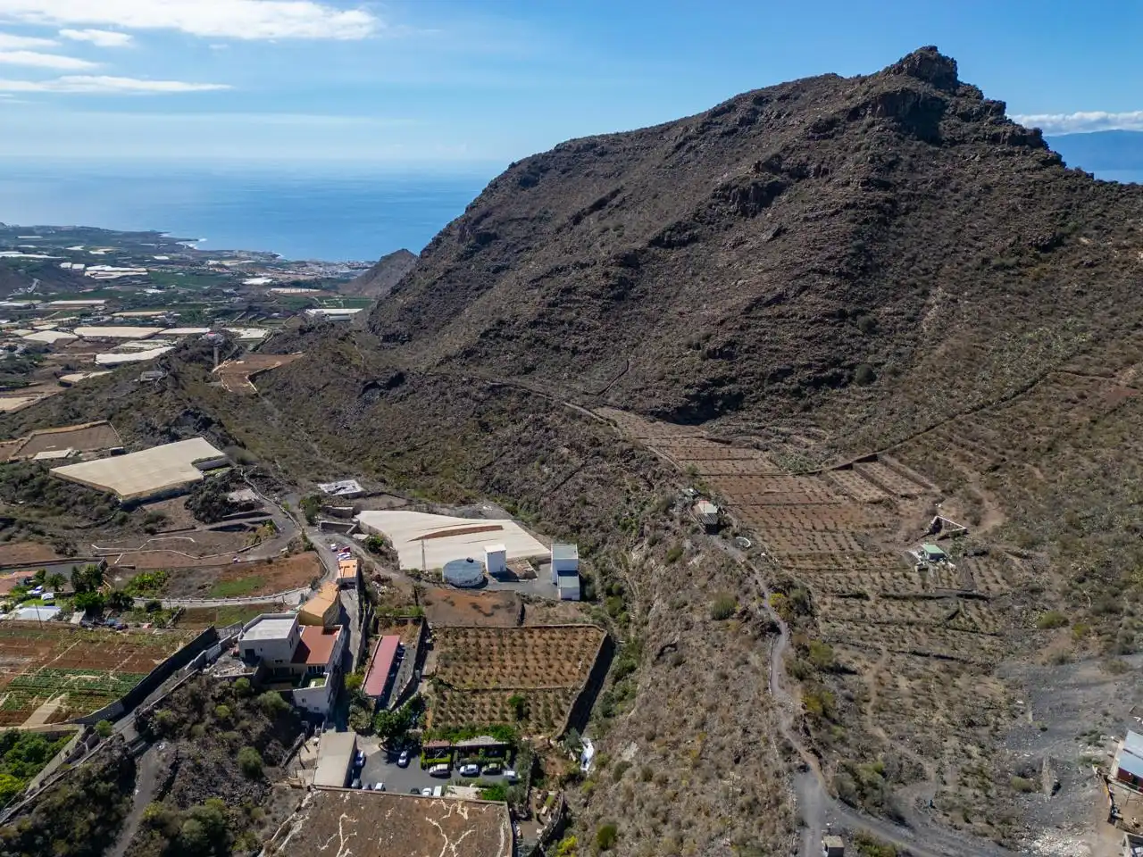 Vista exterior de Finca rústica en venda en Santiago del Teide amb Jardí privat i Terrassa