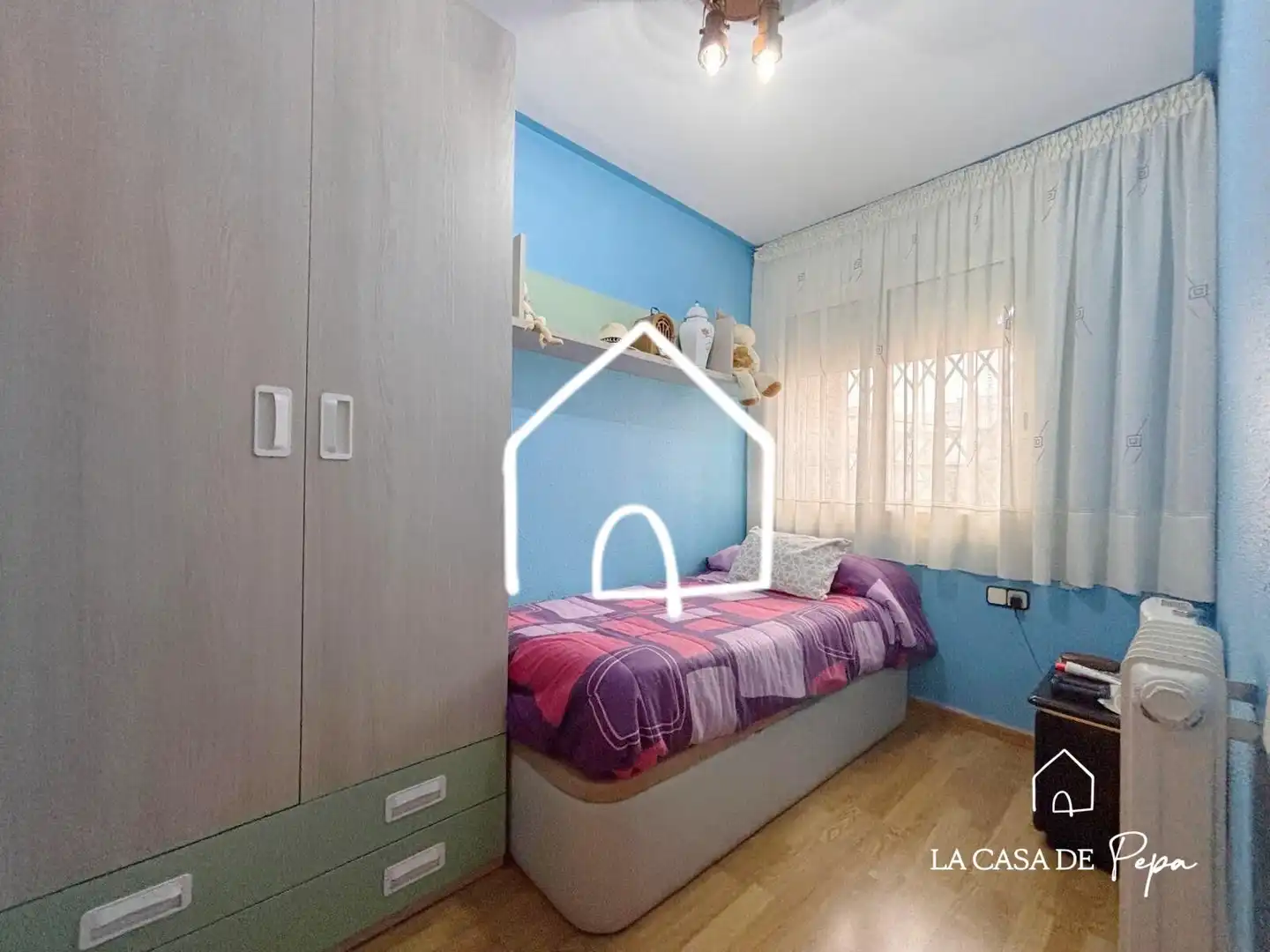 Habitación de Casa adosada en venta en Viladecans con Aire acondicionado, Calefacción y Jardín privado