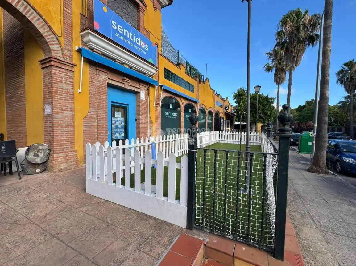 Vista exterior de Local en venta en El Puerto de Santa María