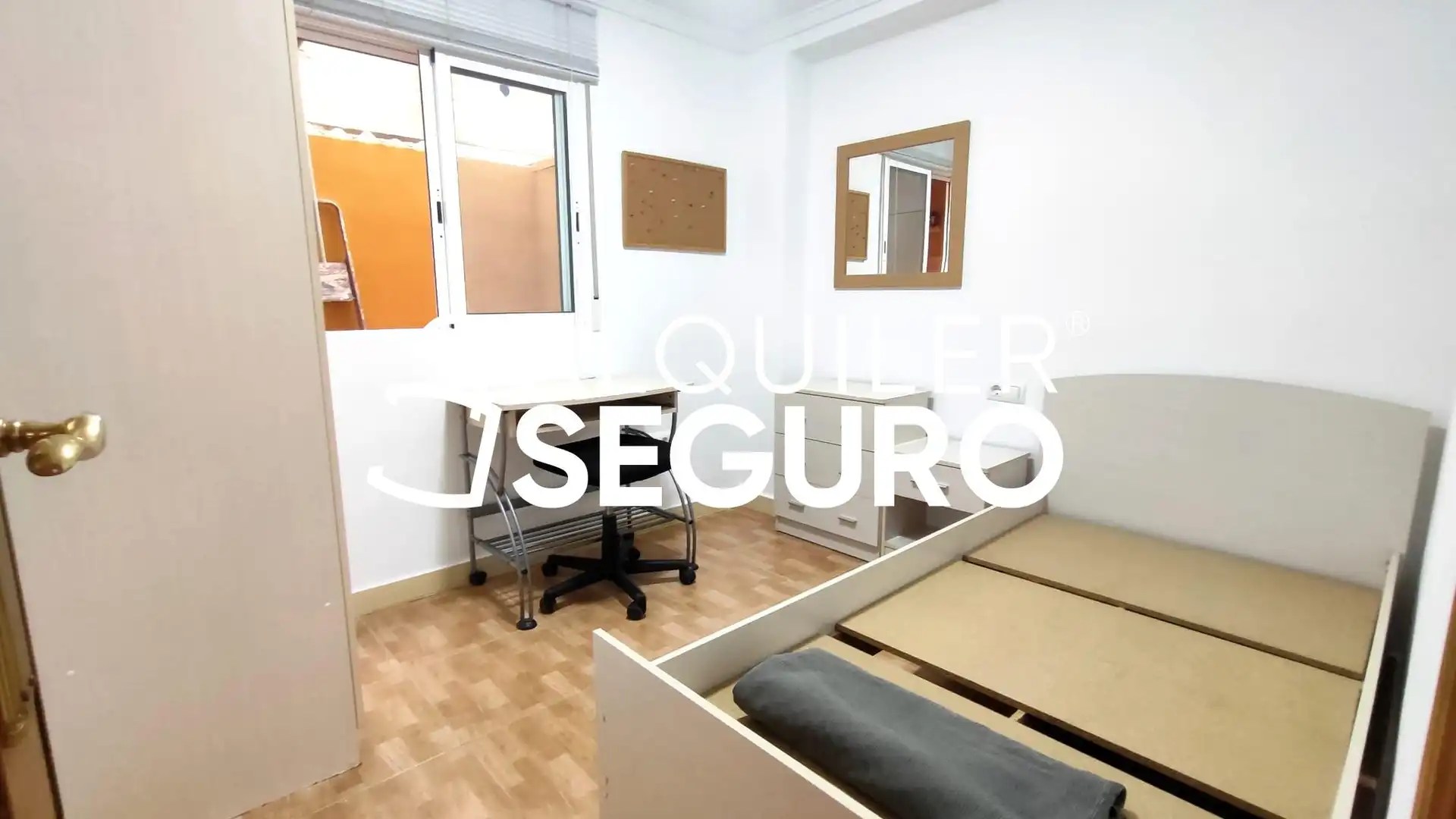 Bedroom of Flat for rent in Valencia  with Terrace and Furnished