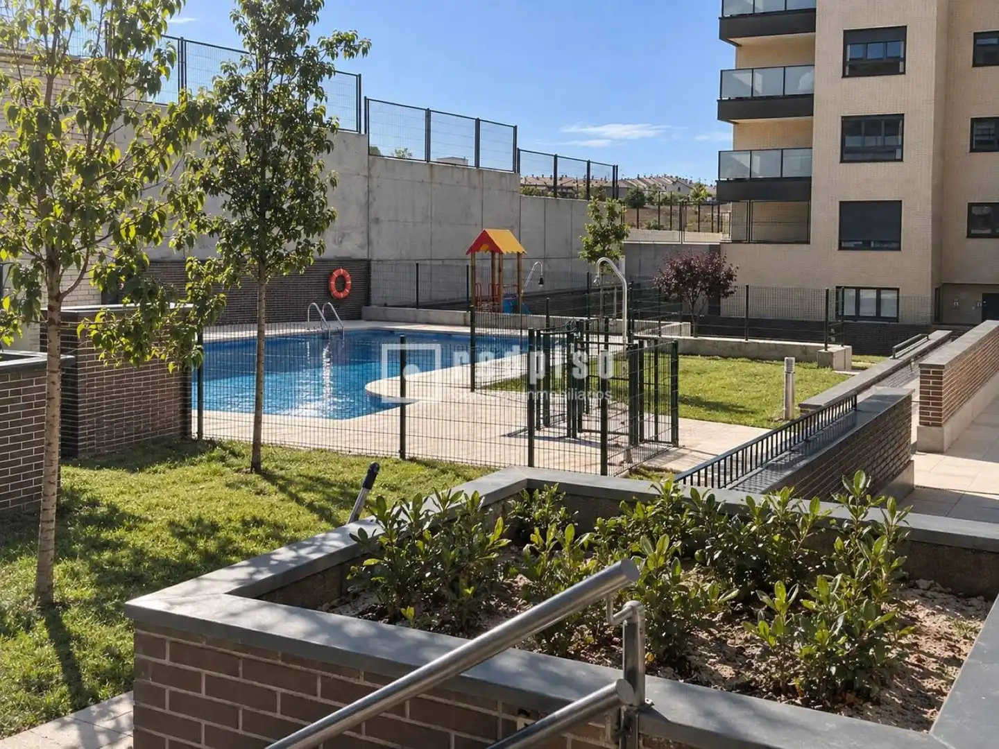 Piscina de Pis en venda en Paracuellos de Jarama amb Aire condicionat, Calefacció i Jardí privat
