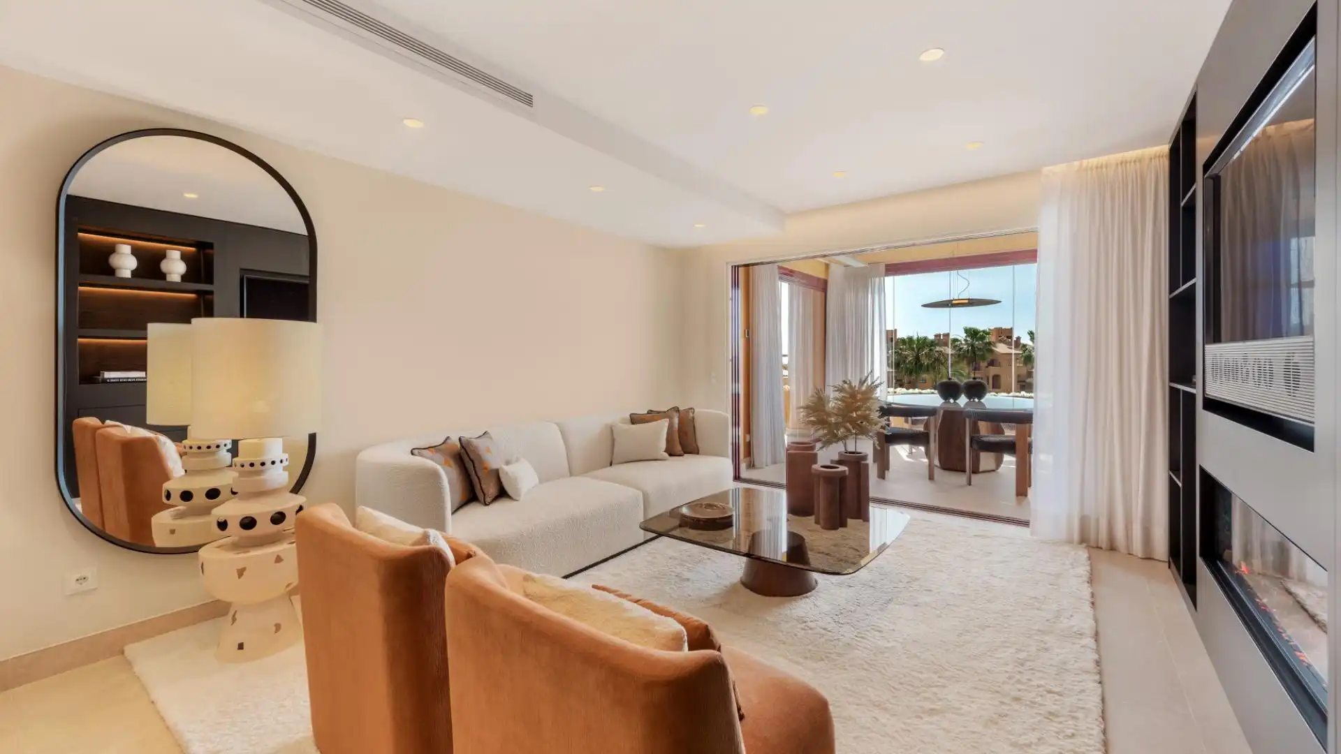 Wohnzimmer von Wohnungen zum Verkauf in Estepona mit Klimaanlage, Heizung und Privatgarten