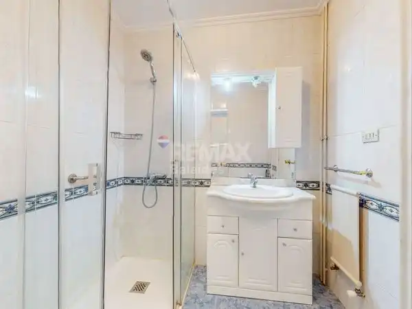 Bathroom of Flat for sale in Vigo   with Heating and Storage room