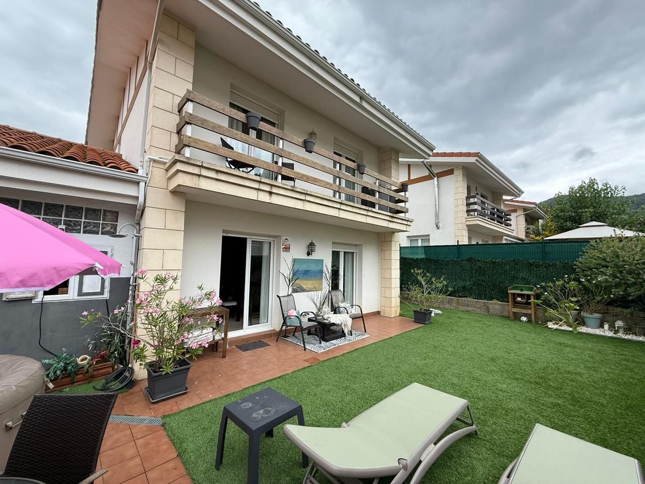 Terrassa de Casa adosada en venda en Castro-Urdiales amb Calefacció, Jardí privat i Parquet