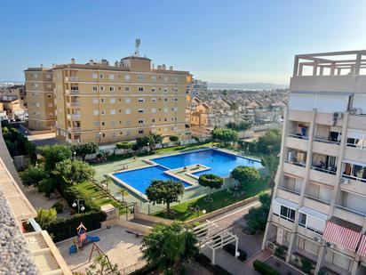 Piscina de Pis en venda en Torrevieja amb Aire condicionat, Calefacció i Terrassa