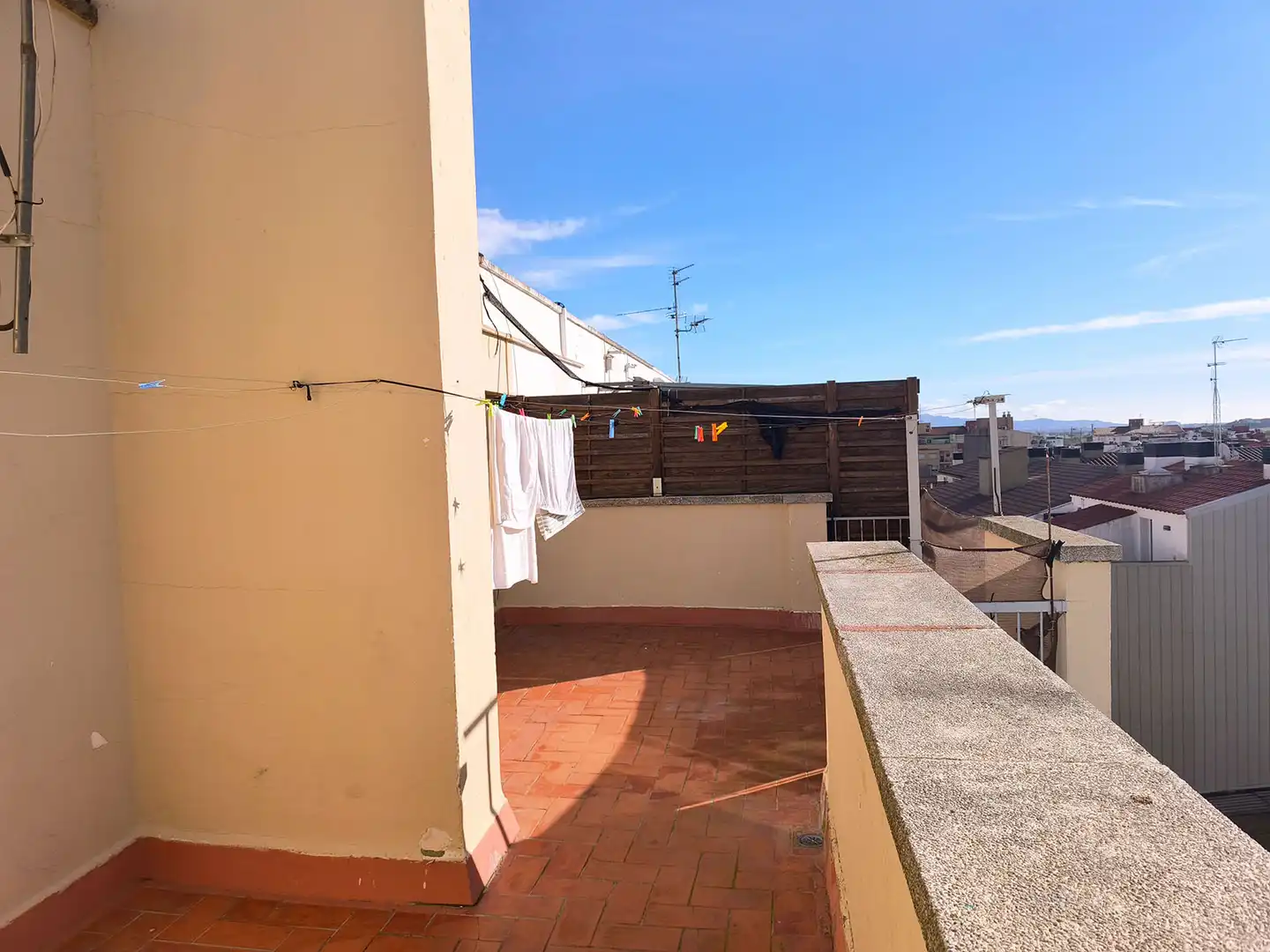 Terrasse von Dachboden zum Verkauf in Figueres mit Terrasse, Abstellraum und Ofen