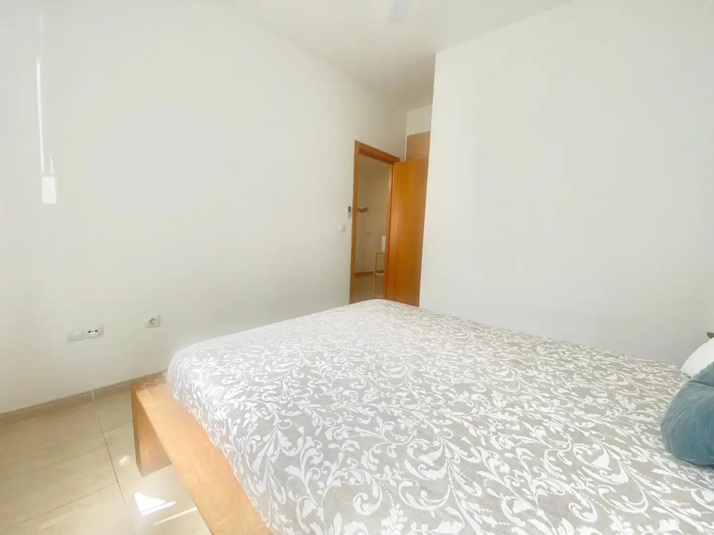 Dormitori de Apartament de lloguer en El Campello amb Piscina, Moblat i Rentadora