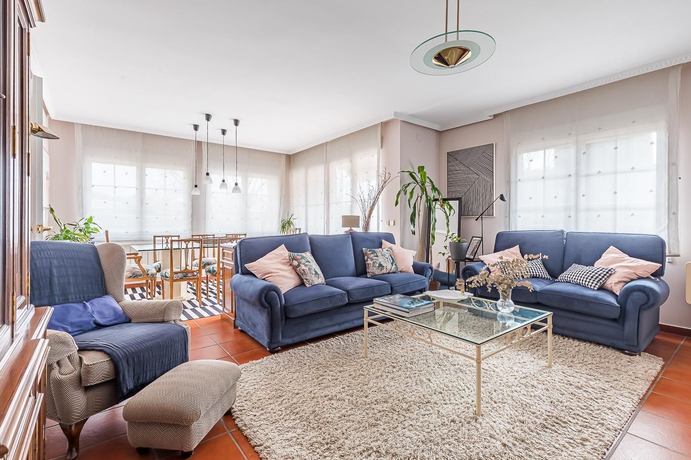 Sala d'estar de Casa o xalet en venda en Hoyo de Manzanares amb Aire condicionat, Calefacció i Jardí privat