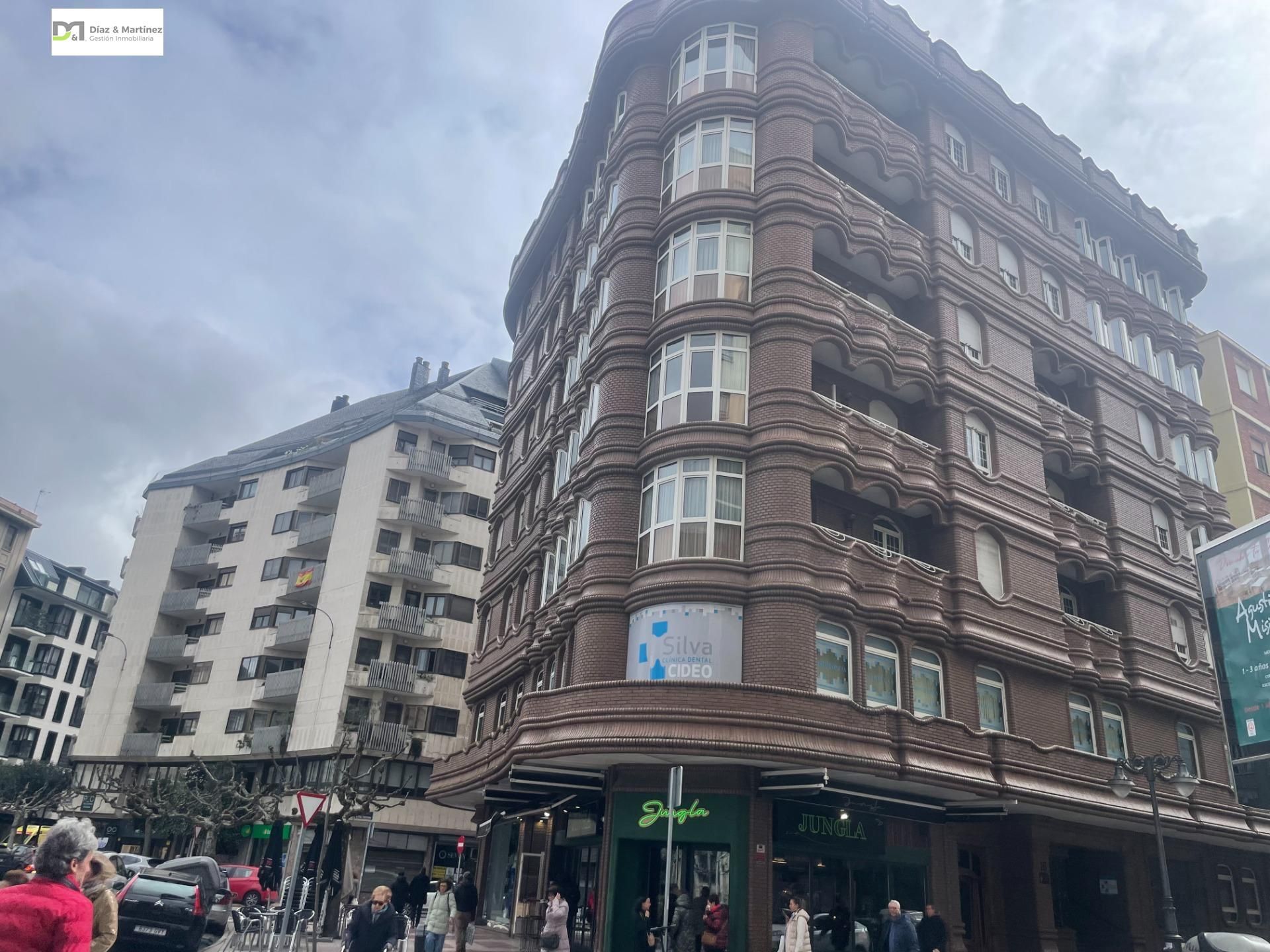 Vista exterior de Pis de lloguer en León Capital  amb Calefacció, Parquet i Terrassa