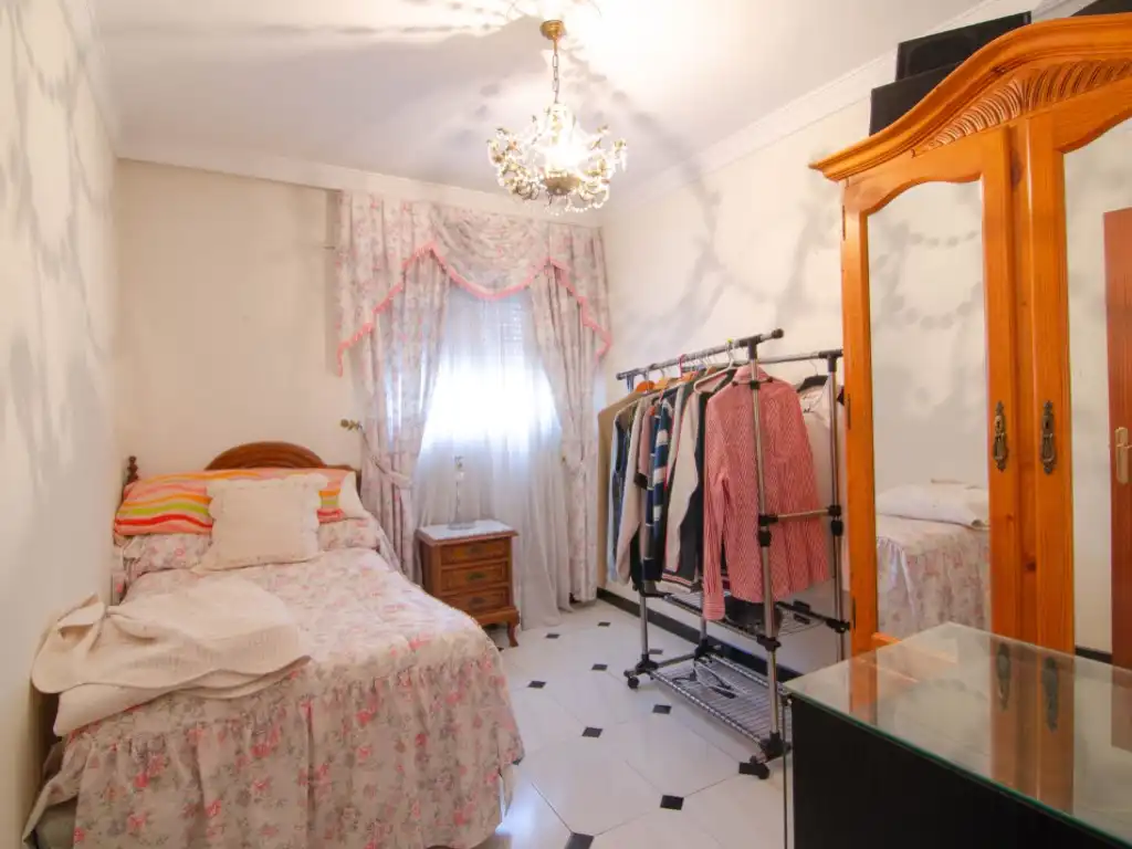 Dormitori de Casa o xalet en venda en La Rinconada