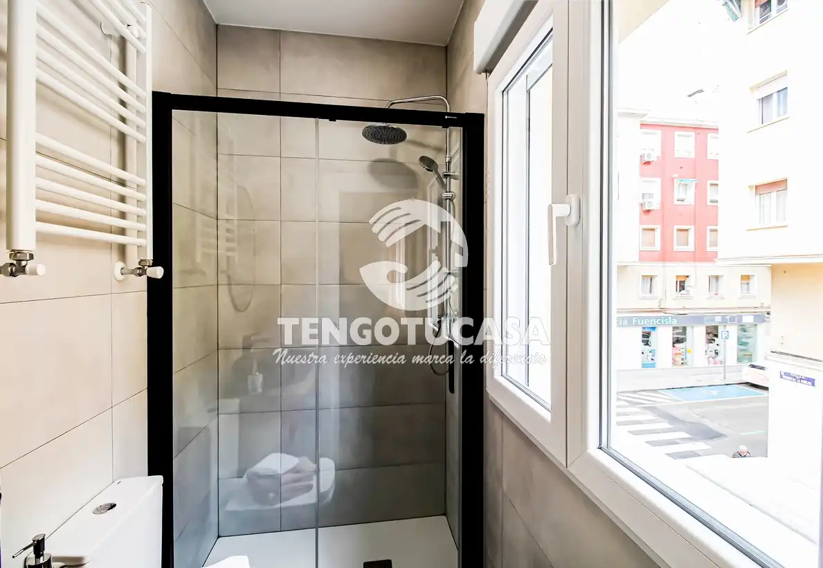 Bathroom of Flat for rent in Madrid  with Air Conditioner, Heating and Furnished