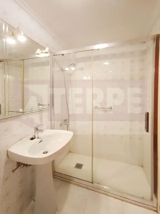 Baño de Piso en venta en Lezo con Calefacción, Trastero y Balcón
