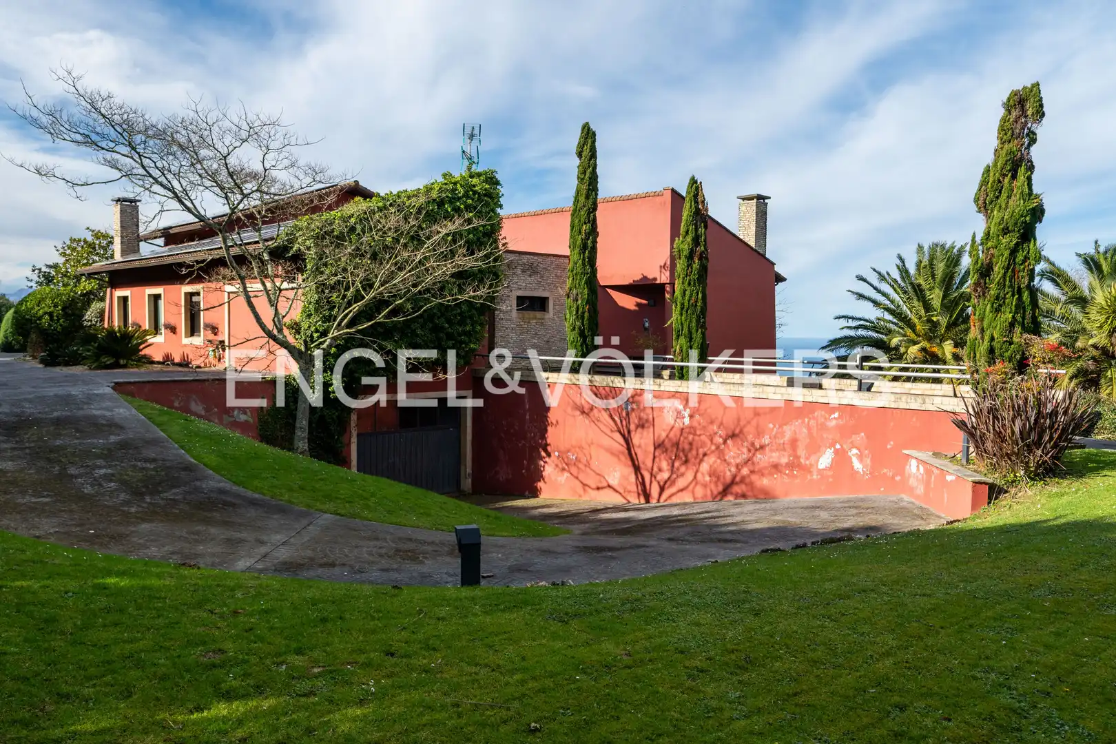 Vista exterior de Casa o chalet en venta en Donostia - San Sebastián  con Aire acondicionado, Calefacción y Jardín privado
