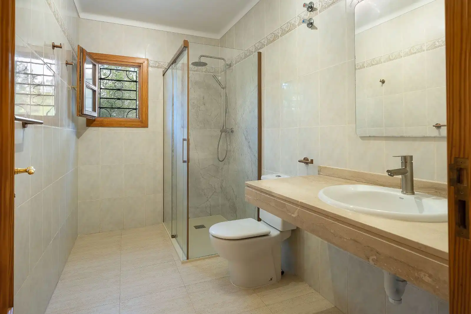 Bathroom of Houses for sale in Calvià  with Air Conditioner, Heating and Private garden