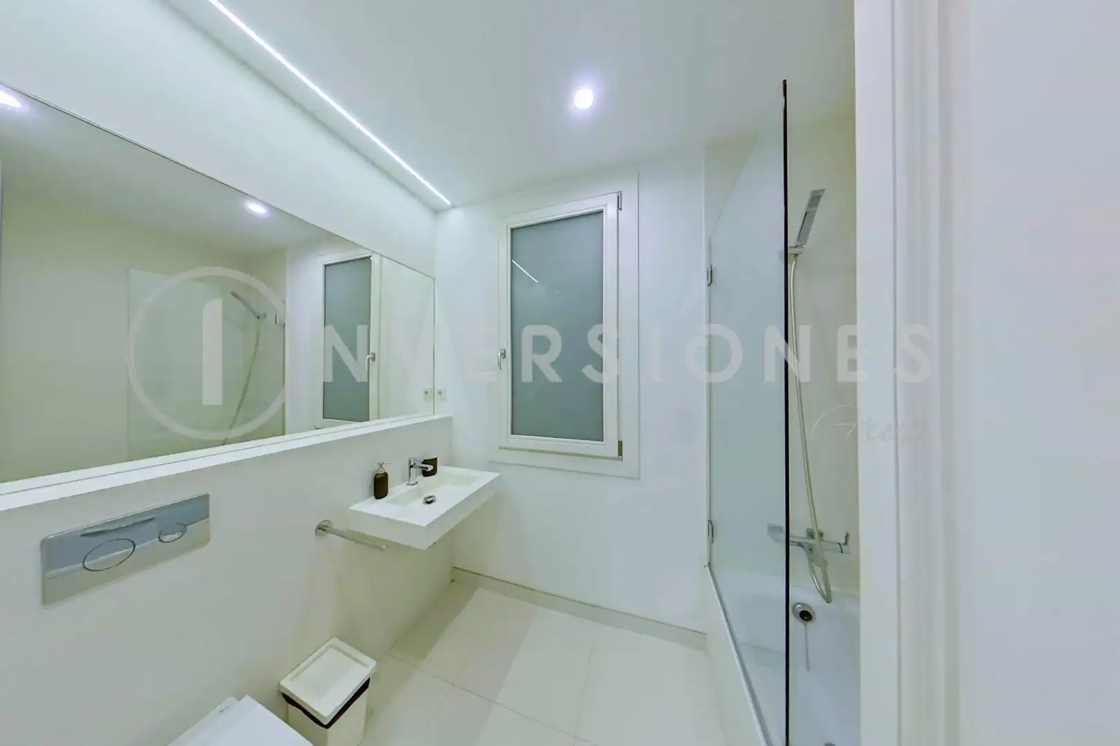 Baño de Apartamento de alquiler en Barcelona con Aire acondicionado, Calefacción y Terraza