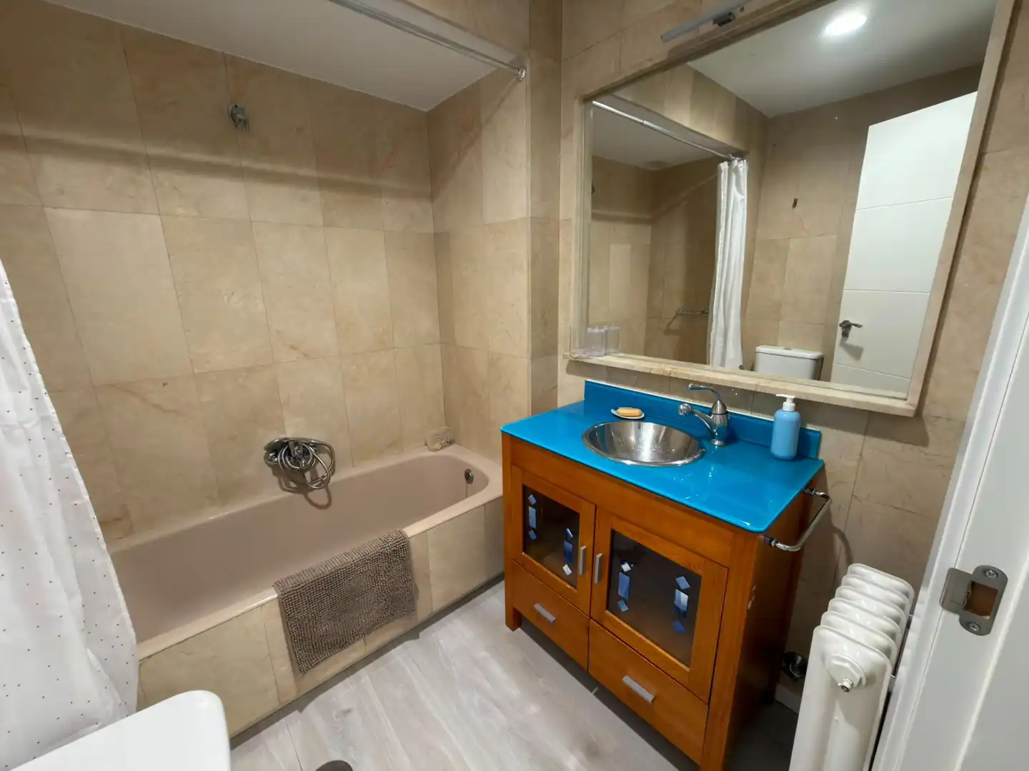 Badezimmer von Wohnung zur Miete in Cuenca mit Heizung und Abstellraum