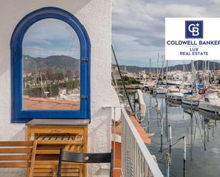 Vista exterior de Casa adosada en venda en Empuriabrava amb Aire condicionat i Terrassa