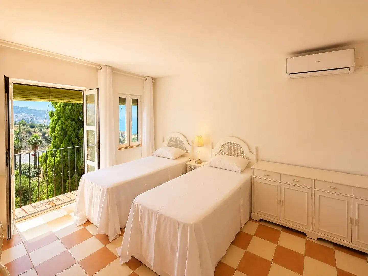 Bedroom of Houses for sale in Almuñécar  with Air Conditioner, Heating and Private garden