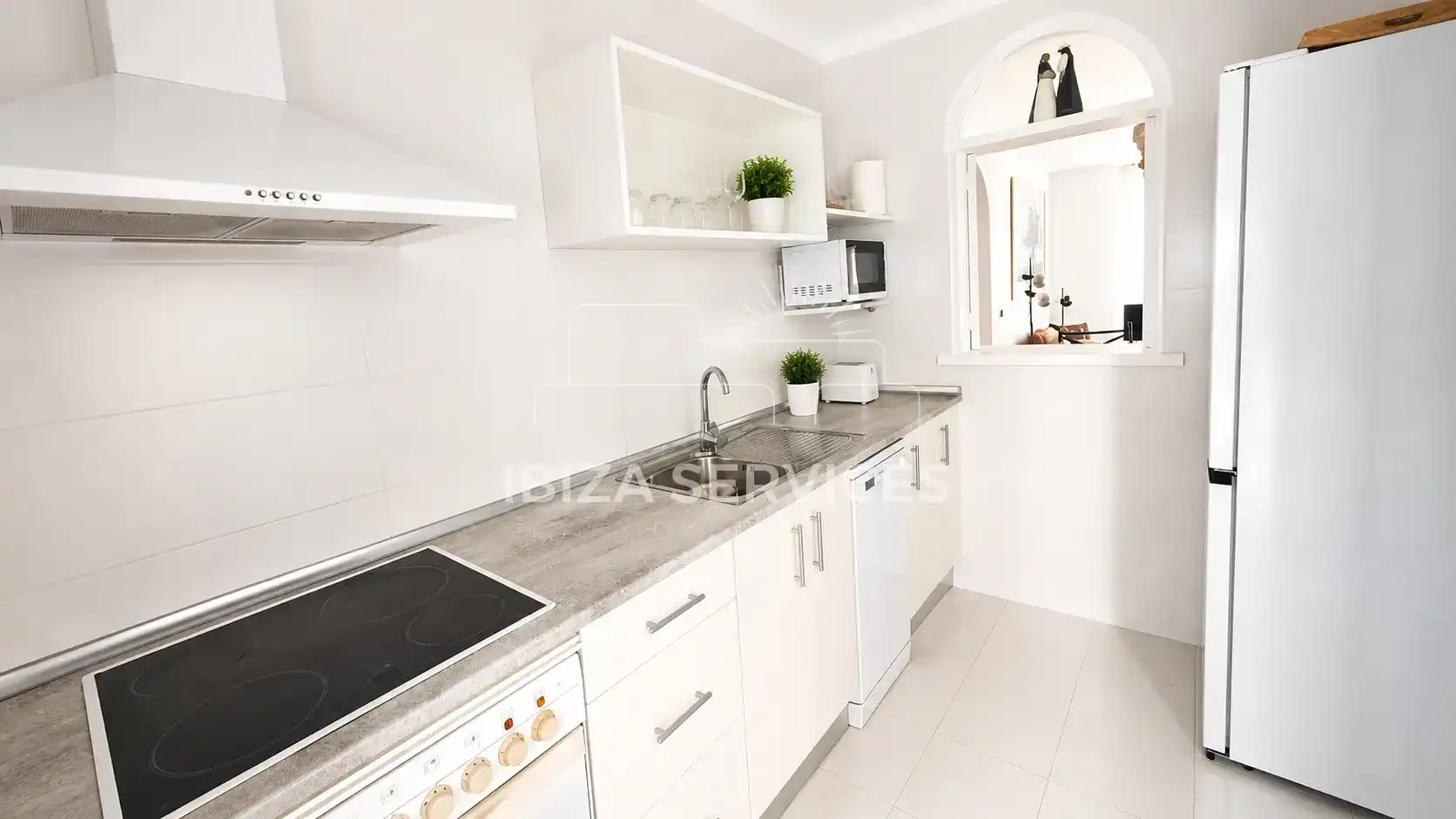 Cocina de Piso de alquiler en Santa Eulària des Riu con Aire acondicionado, Jardín privado y Piscina