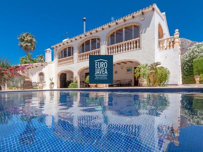 Vista exterior de Casa o xalet en venda en Jávea / Xàbia amb Aire condicionat, Terrassa i Piscina