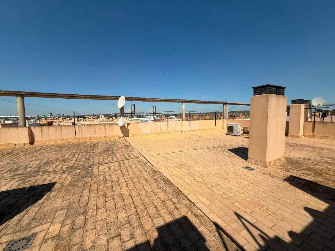 Terraza de Piso en venta en Sevilla con Trastero y Balcón