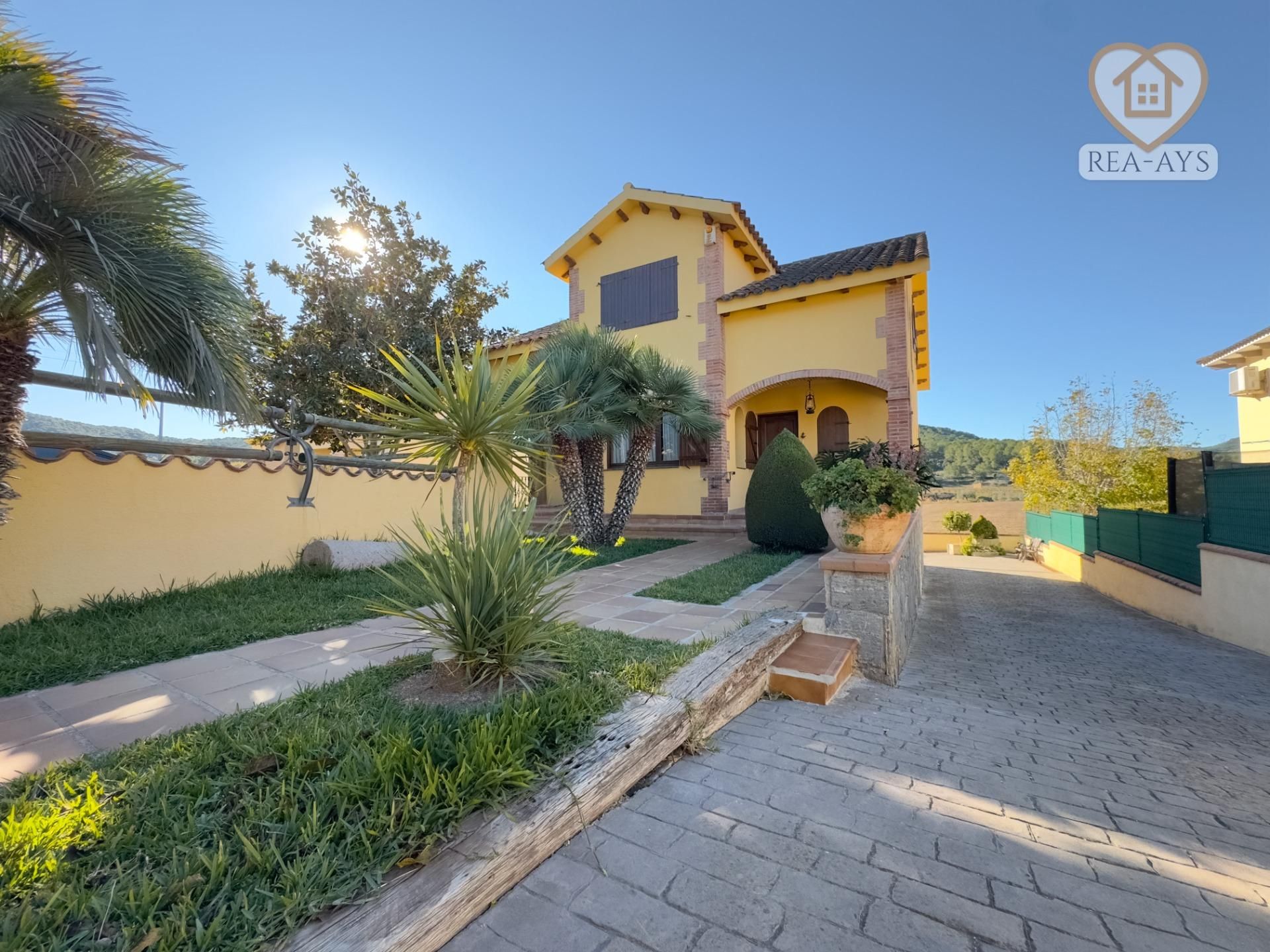 Vista exterior de Casa o xalet en venda en Albinyana amb Jardí privat, Terrassa i Moblat