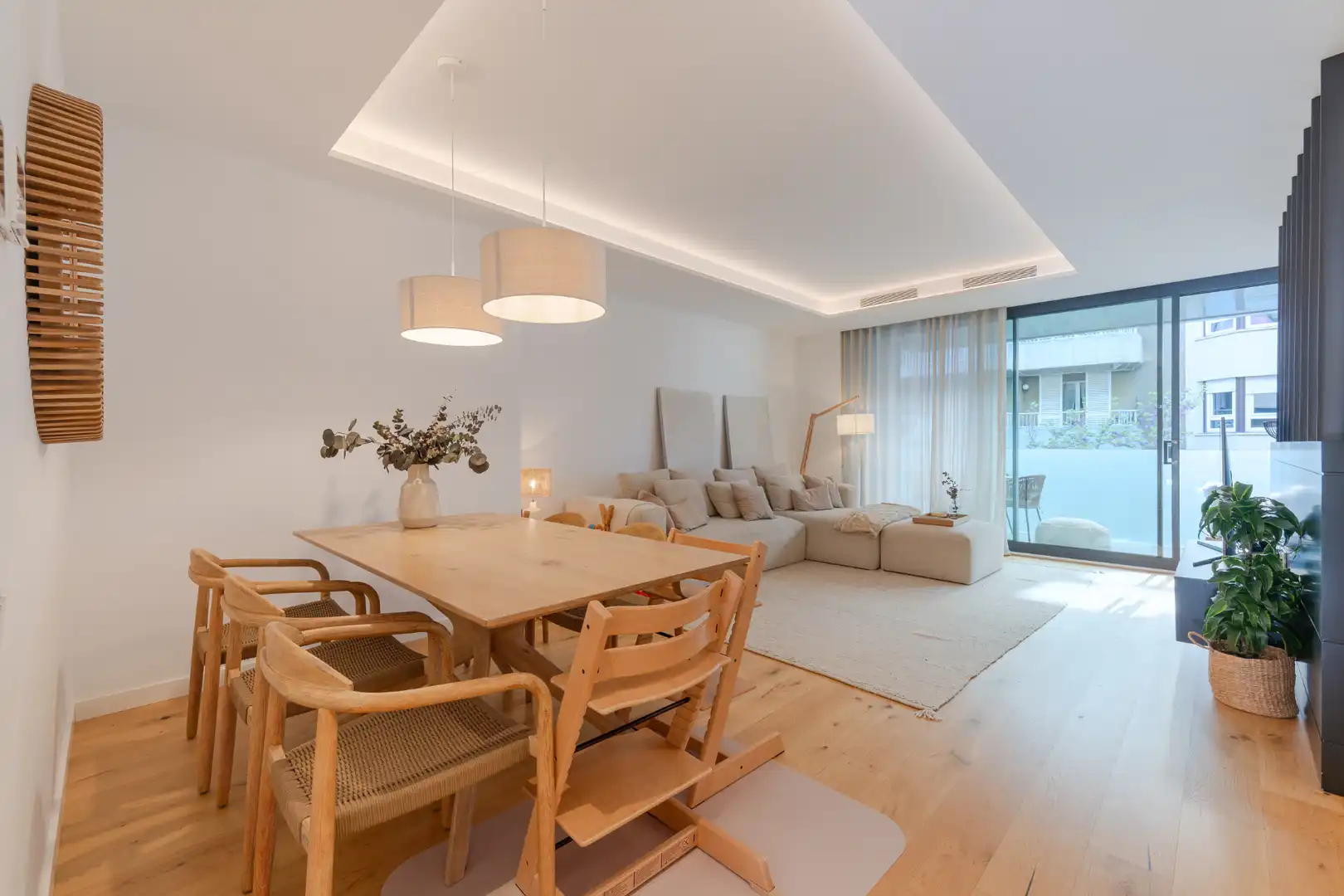 Living room of Flat for sale in Girona Capital  with Air Conditioner, Heating and Parquet flooring