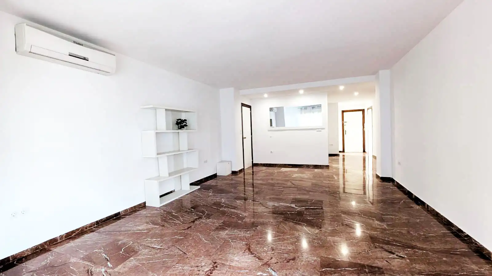 Flat with terrace to rent in Calle Santa Clotilde 33, imagen 2