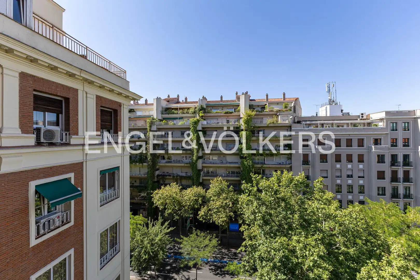 Vista exterior de Piso de alquiler en Madrid con Aire acondicionado, Calefacción y Terraza